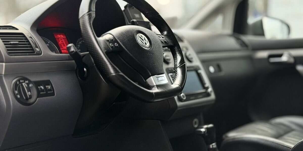 VW Touran R-Line / Leder / 7 Sitze / 1.Hd / Navi 125.000 km 11.900 &euro; Mönchengladbach 41066