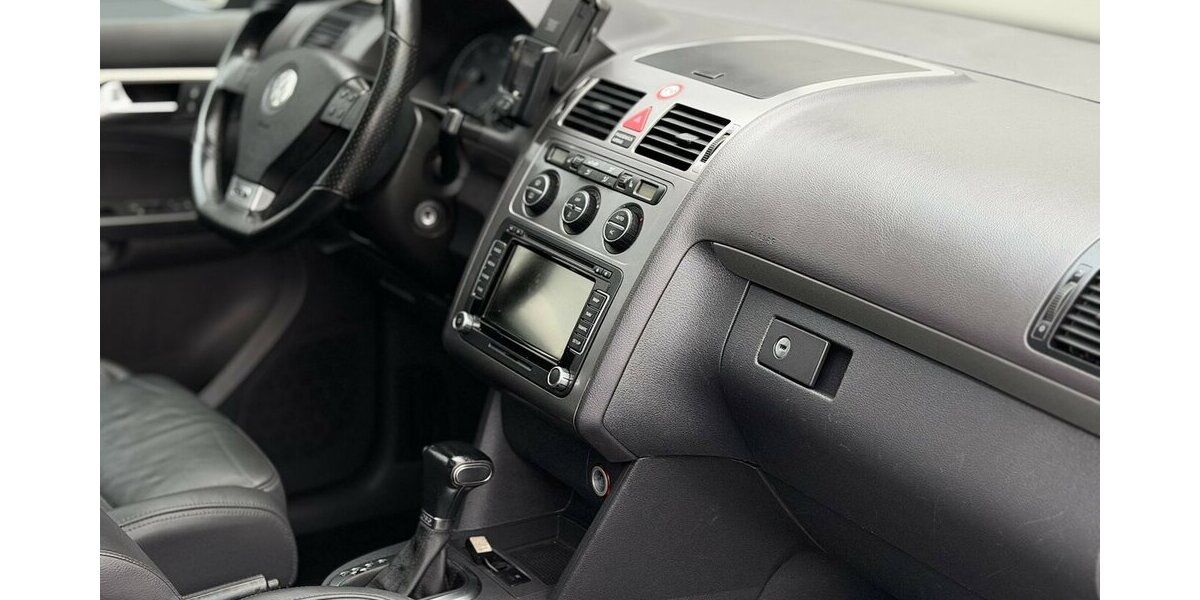 VW Touran R-Line / Leder / 7 Sitze / 1.Hd / Navi 125.000 km 11.900 &euro; Mönchengladbach 41066