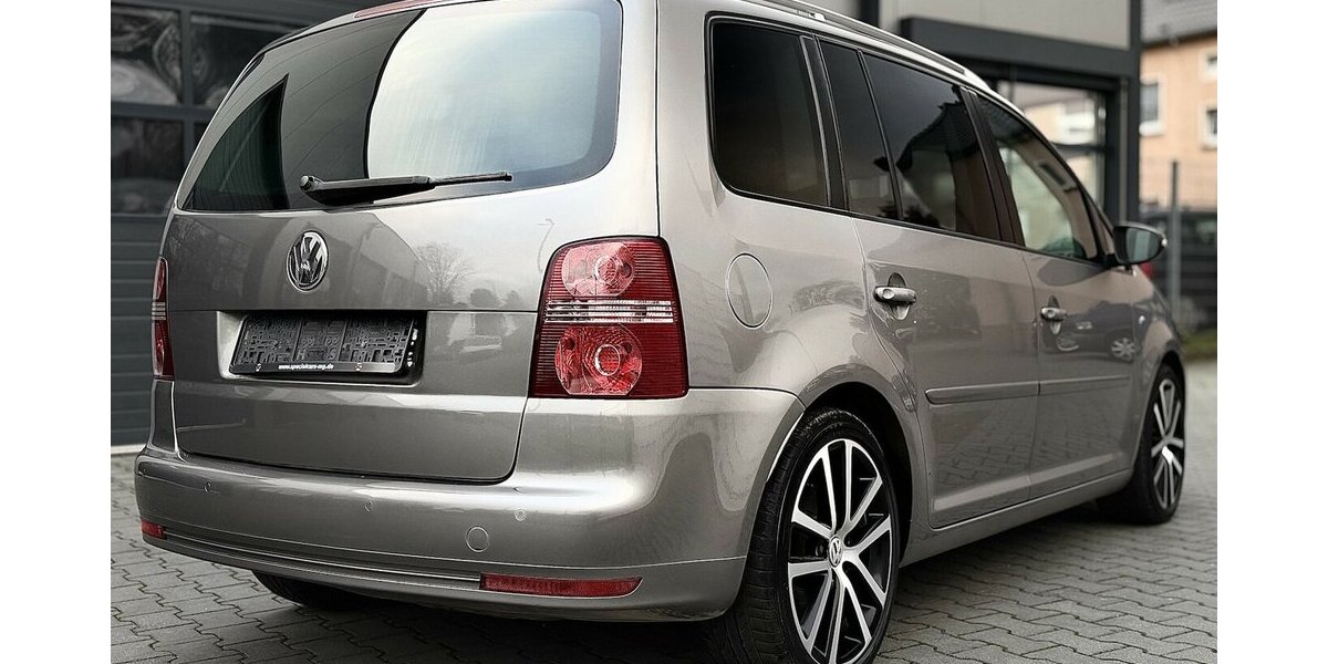 VW Touran R-Line / Leder / 7 Sitze / 1.Hd / Navi 125.000 km 11.900 &euro; Mönchengladbach 41066