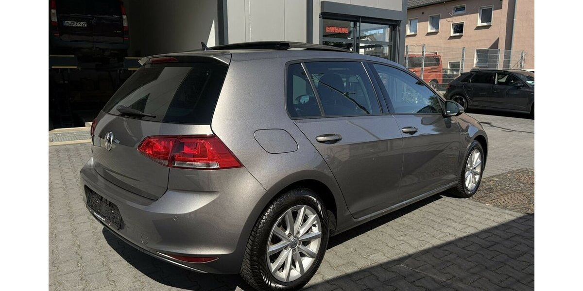 VW Golf Lounge BMT / Panorama / AHK / Navi / Xenon 130.000 km 14.890 &euro; Mönchengladbach 41066