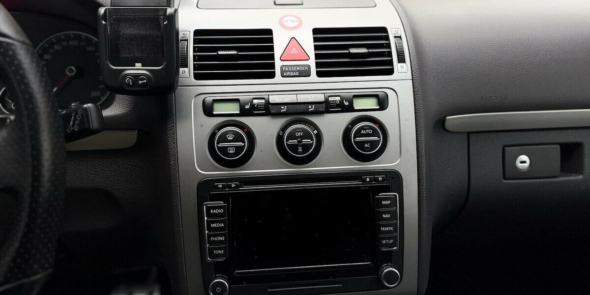VW Touran R-Line / Leder / 7 Sitze / 1.Hd / Navi 125.000 km 11.900 &euro; Mönchengladbach 41066