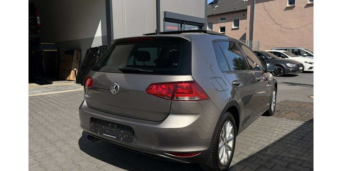 VW Golf Lounge BMT / Panorama / AHK / Navi / Xenon 130.000 km 14.890 &euro; Mönchengladbach 41066