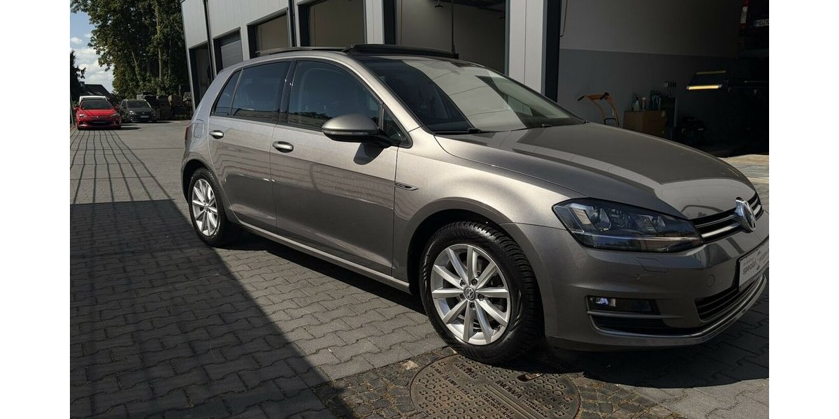 VW Golf Lounge BMT / Panorama / AHK / Navi / Xenon 130.000 km 14.890 &euro; Mönchengladbach 41066