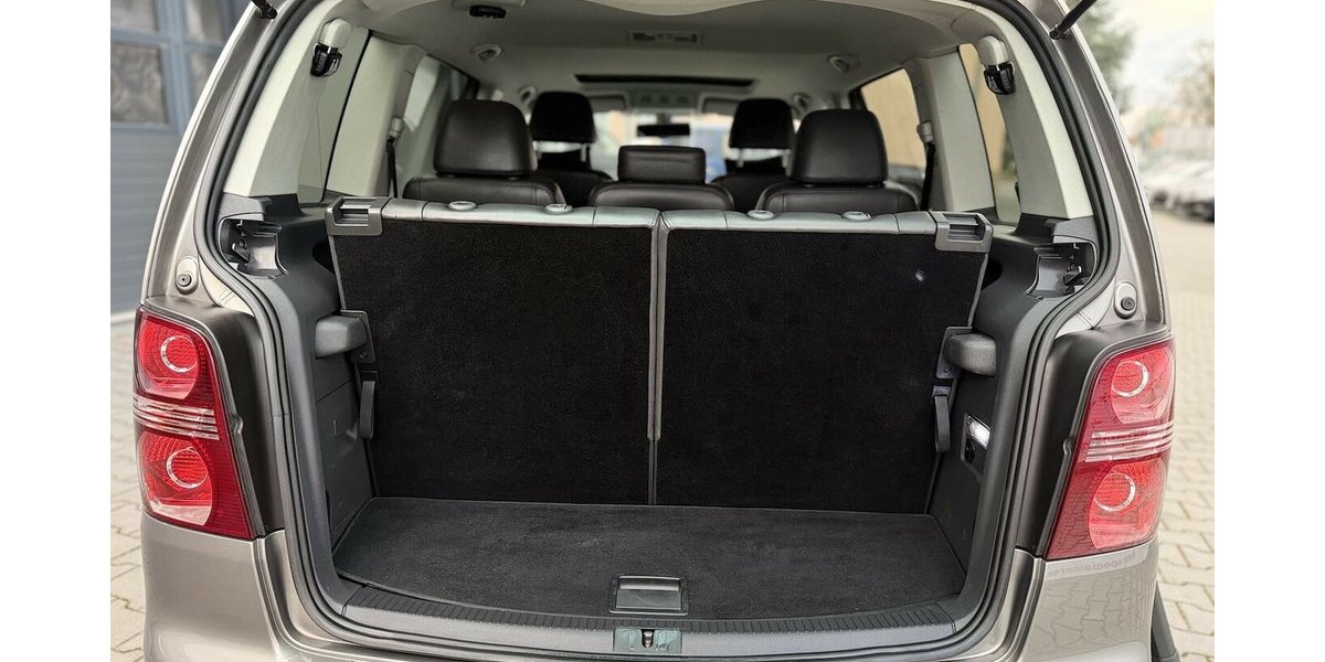 VW Touran R-Line / Leder / 7 Sitze / 1.Hd / Navi 125.000 km 11.900 &euro; Mönchengladbach 41066