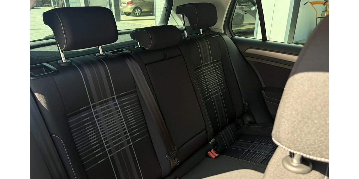 VW Golf Lounge BMT / Panorama / AHK / Navi / Xenon 130.000 km 14.890 &euro; Mönchengladbach 41066