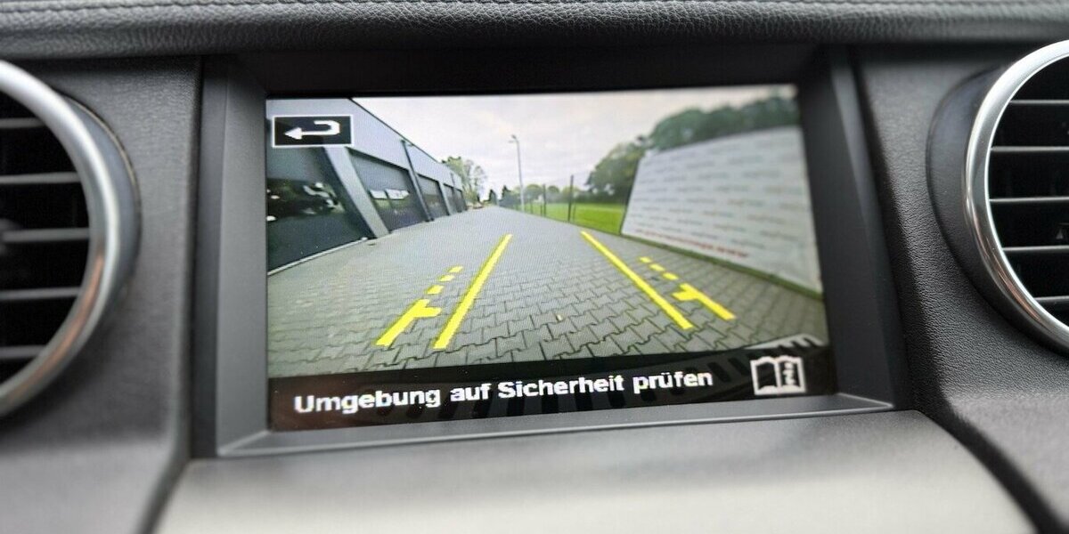 Land Rover Discovery SDV6 / HSE / Kamera / Pano / 7 Sitze 199.000 km 18.900 &euro; Mönchengladbach 41066