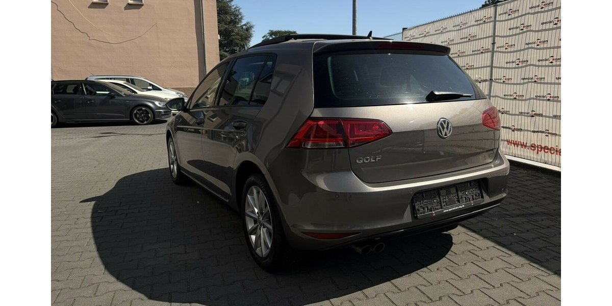 VW Golf Lounge BMT / Panorama / AHK / Navi / Xenon 130.000 km 14.890 &euro; Mönchengladbach 41066