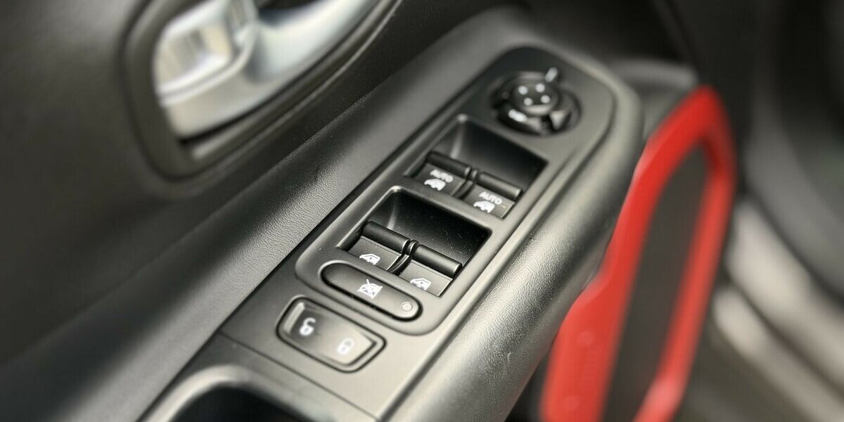 Jeep Renegade Trailhawk / 4WD / KeylessGO / Pano 100.000 km 14.990 &euro; Mönchengladbach 41066