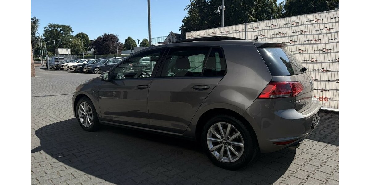 VW Golf Lounge BMT / Panorama / AHK / Navi / Xenon 130.000 km 14.890 &euro; Mönchengladbach 41066