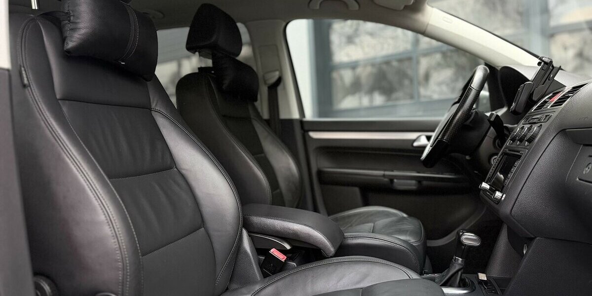VW Touran R-Line / Leder / 7 Sitze / 1.Hd / Navi 125.000 km 11.900 &euro; Mönchengladbach 41066