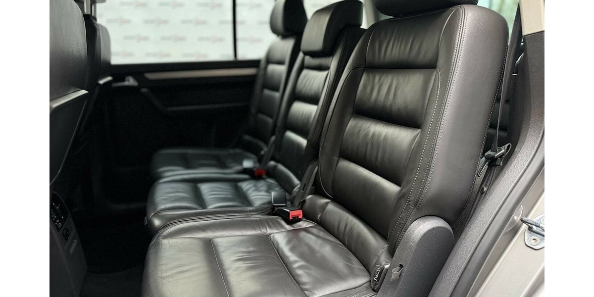 VW Touran R-Line / Leder / 7 Sitze / 1.Hd / Navi 125.000 km 11.900 &euro; Mönchengladbach 41066