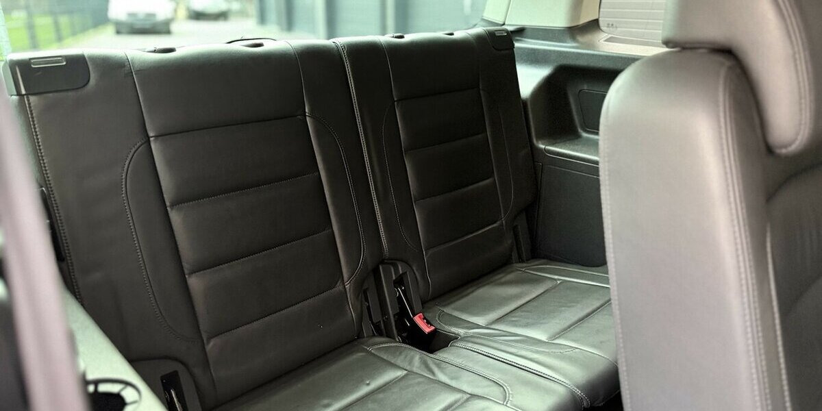 VW Touran R-Line / Leder / 7 Sitze / 1.Hd / Navi 125.000 km 11.900 &euro; Mönchengladbach 41066