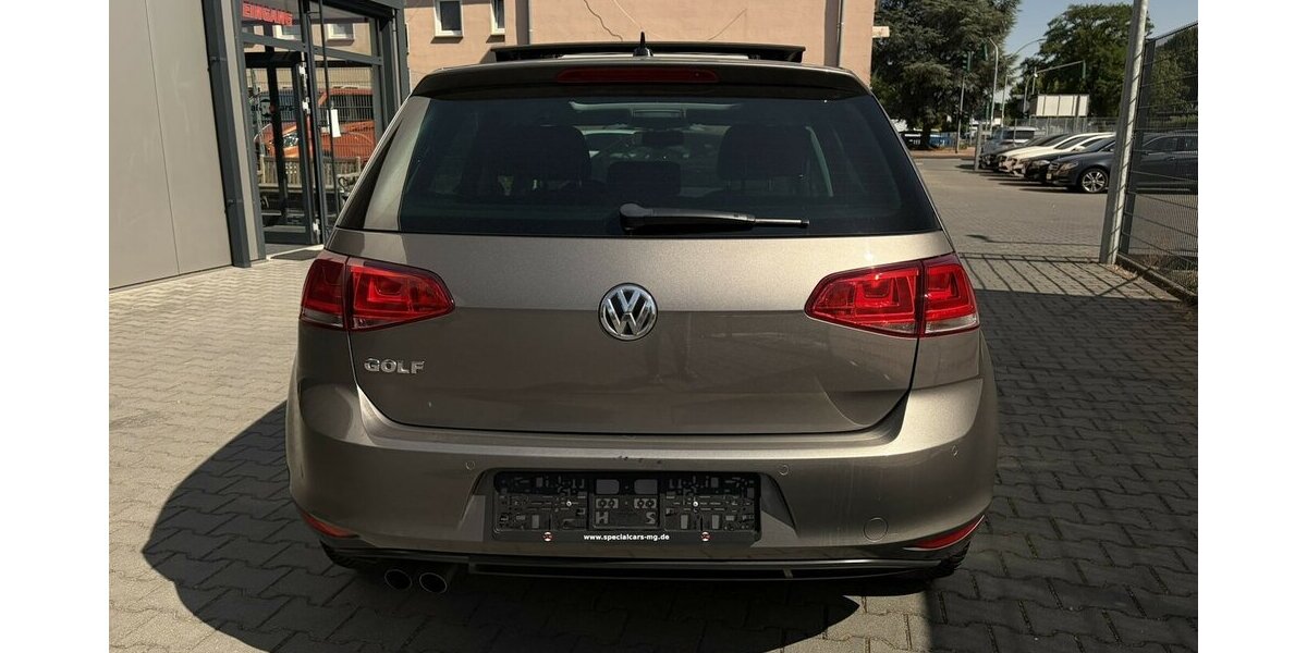 VW Golf Lounge BMT / Panorama / AHK / Navi / Xenon 130.000 km 14.890 &euro; Mönchengladbach 41066