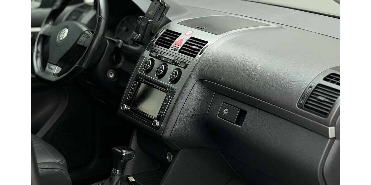 VW Touran R-Line / Leder / 7 Sitze / 1.Hd / Navi 125.000 km 11.900 &euro; Mönchengladbach 41066